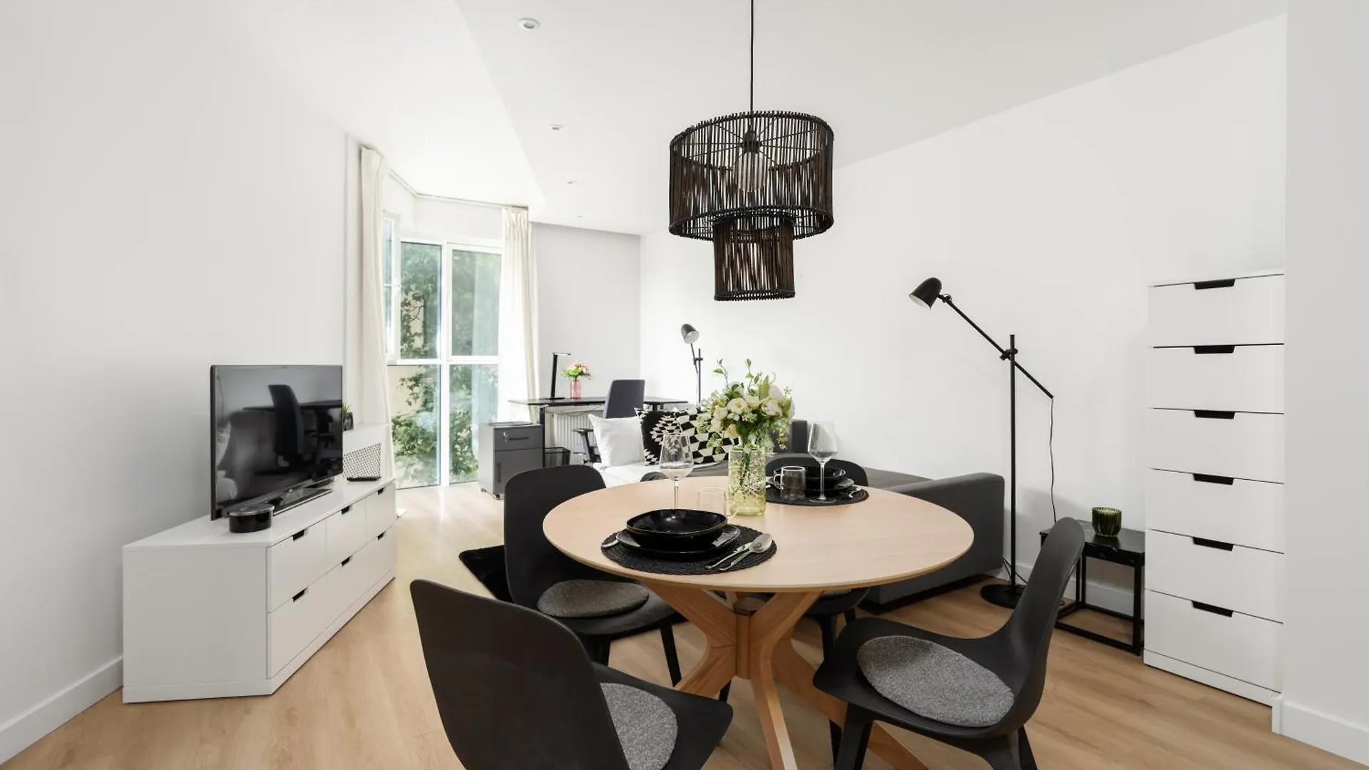 Cozy Black & White Studio In City Center With Free Garage Poznan By Noclegi Renters 0*,  Polska