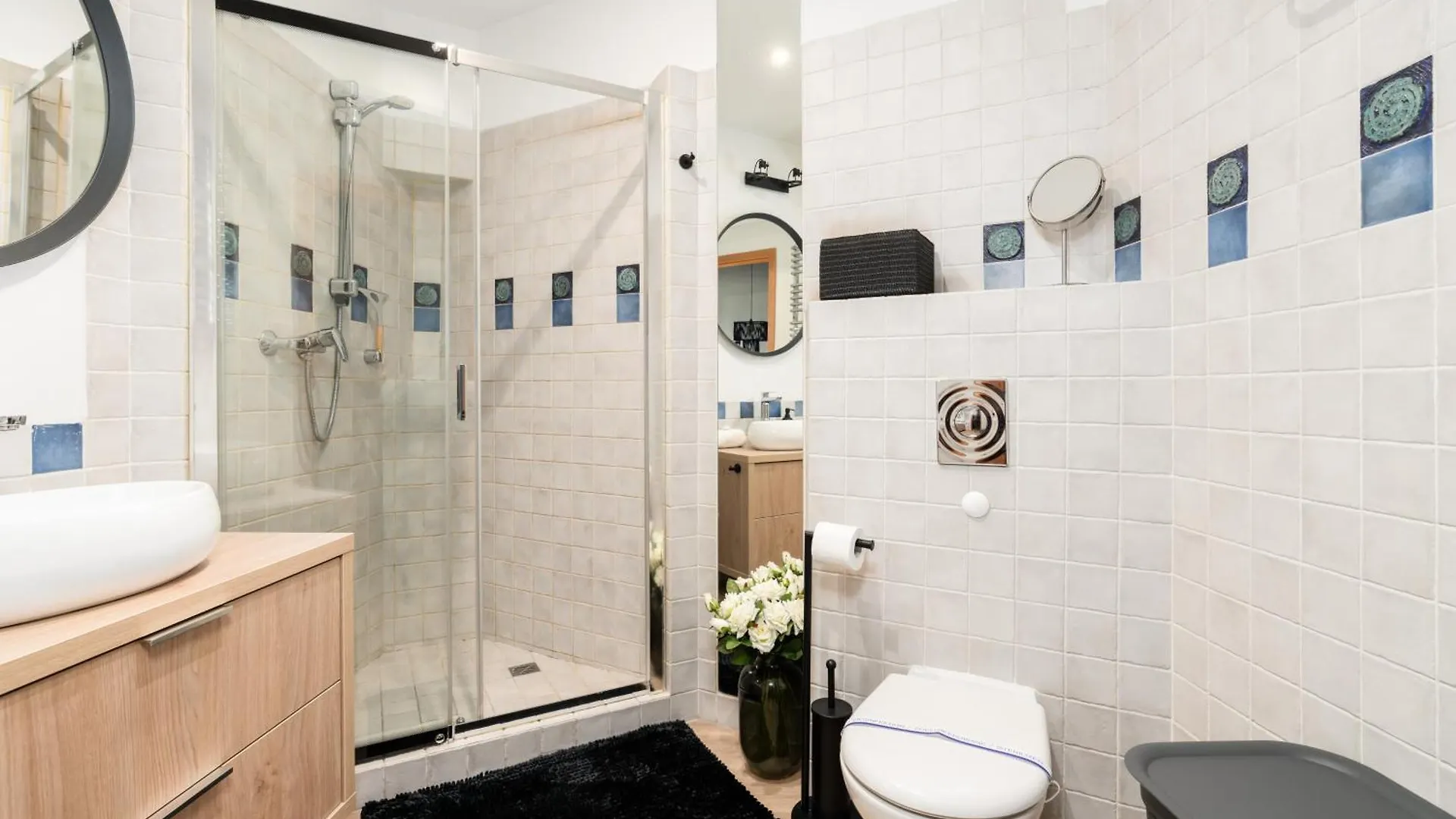 Cozy Black & White Studio In City Center With Free Garage Poznan By Noclegi Renters Polska