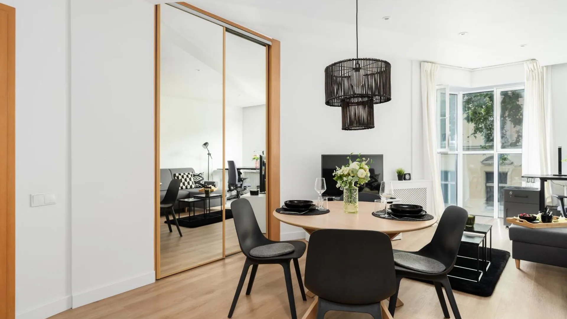 Apartament Cozy Black & White Studio In City Center With Free Garage Poznan By Noclegi Renters