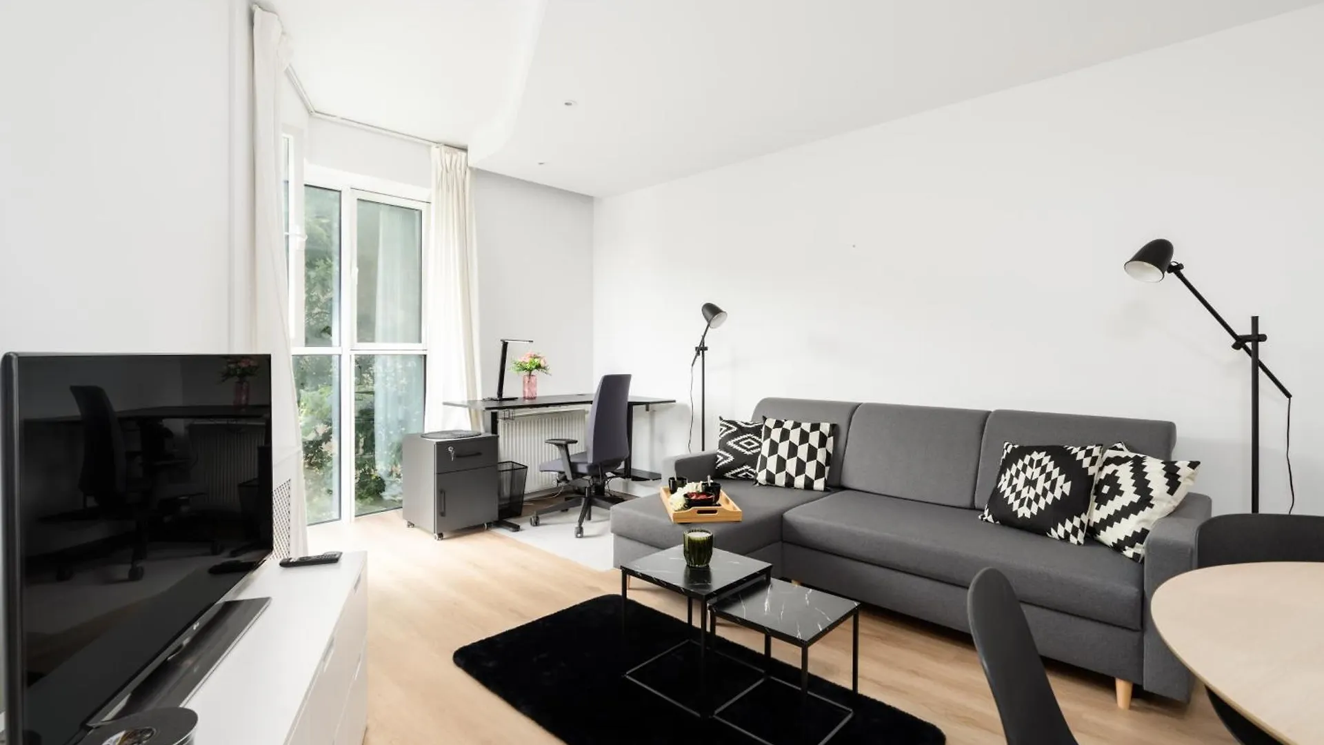 Cozy Black & White Studio In City Center With Free Garage Poznan By Noclegi Renters Apartament