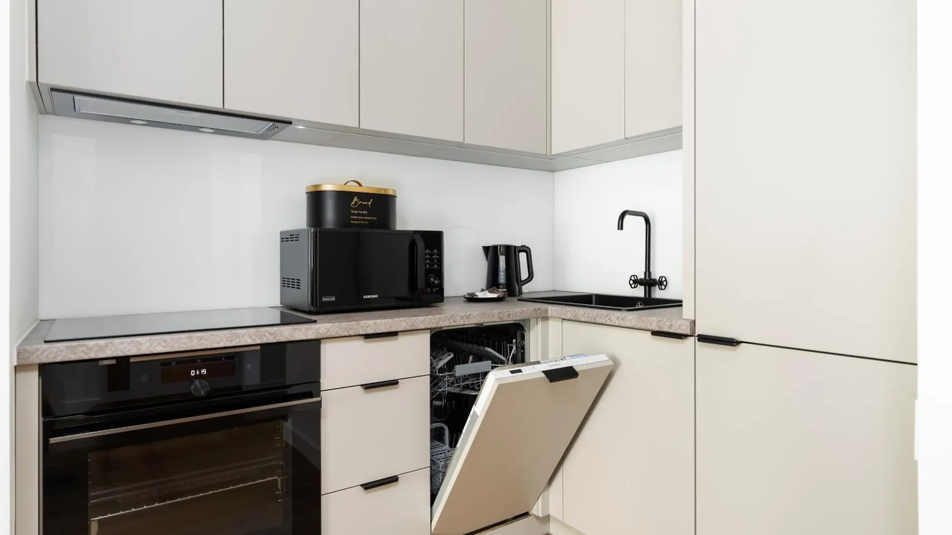 Cozy Black & White Studio In City Center With Free Garage Poznan By Noclegi Renters Apartament