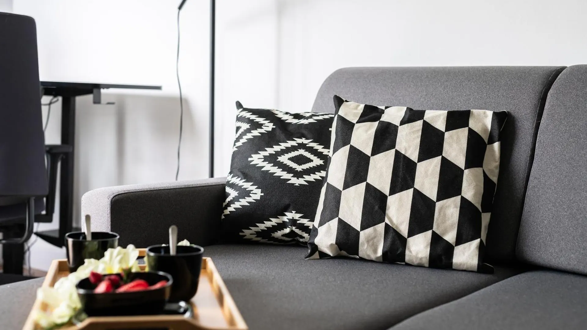 Apartament Cozy Black & White Studio In City Center With Free Garage Poznan By Noclegi Renters Polska